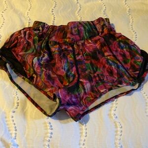 Lululemon 3” Hotty shorts
